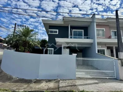 Sobrado com 3 Quartos à venda, 116m² no Petrópolis, Joinville