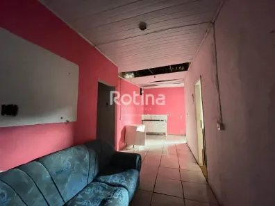 Casa com 2 Quartos para alugar, 60m² no Luizote de Freitas, Uberlândia