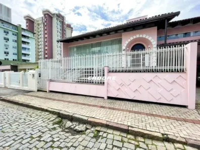 Imóvel Comercial com 5 Quartos para alugar, 250m² no Ponta Aguda, Blumenau