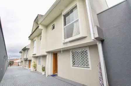 Sobrado com 3 Quartos à venda, 79m² no Uberaba, Curitiba