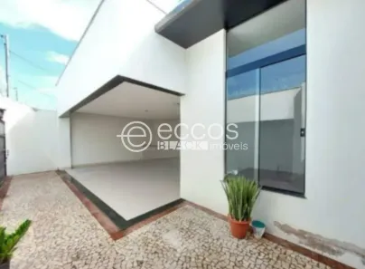 Casa com 3 Quartos para alugar, 200m² no Jardim Europa, Uberlândia
