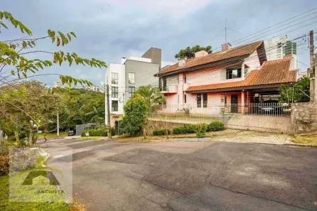 Sobrado com 4 Quartos à venda, 341m² no Mossunguê, Curitiba
