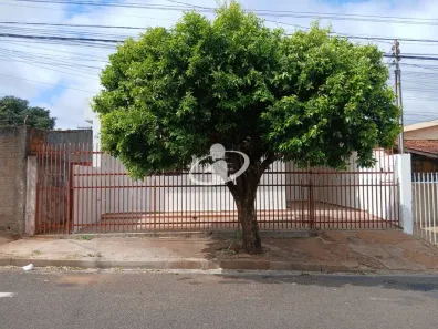 Casa com 2 Quartos para alugar, 50m² no Custódio Pereira, Uberlândia