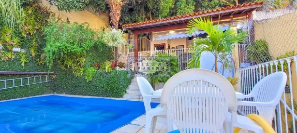 Casa de Condomínio com 4 Quartos à venda, 400m² no São Francisco, Niterói