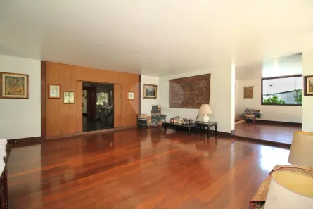 Sobrado com 4 Quartos para venda ou aluguel, 600m² no Jardim Luzitânia, São Paulo