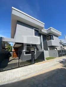 Sobrado com 3 Quartos à venda, 129m² no Ingleses do Rio Vermelho, Florianópolis