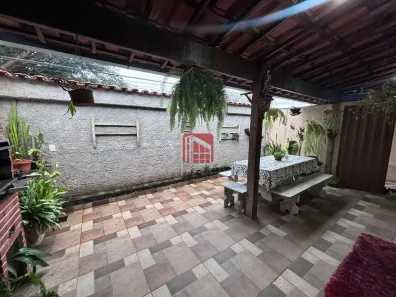 Casa com 4 Quartos à venda, 200m² no Carajás, Contagem
