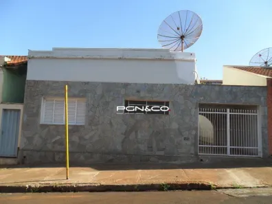 Casa com 3 Quartos à venda, 150m² no Centro, Cravinhos