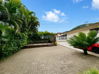 Casa com 3 Quartos à venda, 280m² no Itacorubi, Florianópolis