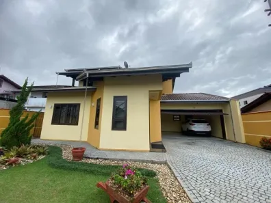 Sobrado com 3 Quartos à venda, 240m² no Iririú, Joinville