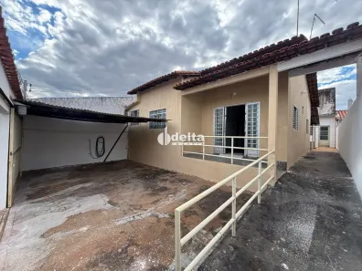 Casa com 3 Quartos à venda, 120m² no Laranjeiras, Uberlândia