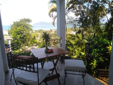 Sobrado com 5 Quartos à venda, 220m² no Enseada, Ubatuba