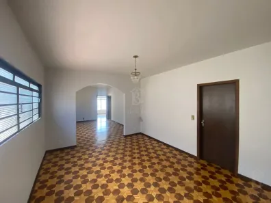 Casa com 3 Quartos para alugar, 20m² no Jardim Maria Izabel, Marília