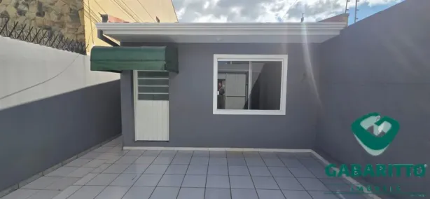 Casa com 2 Quartos para alugar, 70m² no Xaxim, Curitiba
