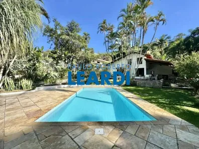 Casa de Condomínio com 3 Quartos para venda ou aluguel, 473m² no Algarve, Cotia