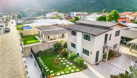 Casa com 3 Quartos à venda, 190m² no São João do Rio Vermelho, Florianópolis
