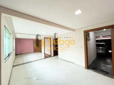 Casa com 3 Quartos à venda, 200m² no Carajás, Contagem