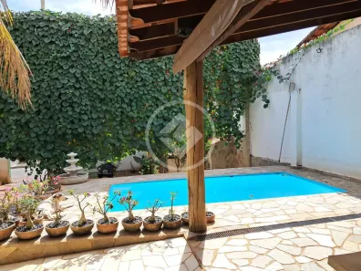 Casa com 3 Quartos à venda, 300m² no Jardim Brasília, Uberlândia