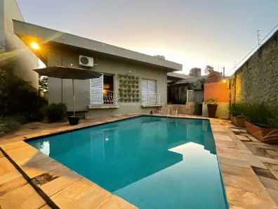 Casa com 4 Quartos à venda, 335m² no Centro, Uberaba
