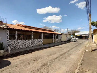 Casa com 3 Quartos para alugar, 200m² no Conjunto Guadalajara, Goiânia
