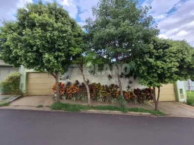 Casa com 3 Quartos para alugar, 250m² no Parque Santa Mônica, São Carlos