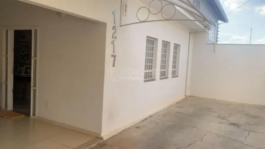 Casa com 3 Quartos para alugar, 188m² no Vila Harmonia, Araraquara