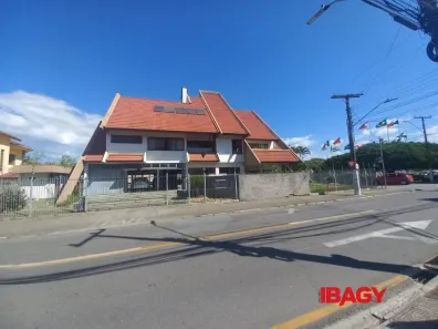 Imóvel Comercial com 5 Quartos para alugar, 300m² no Centro, Palhoça