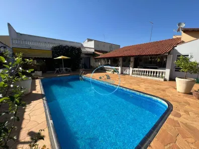 Casa com 3 Quartos à venda, 240m² no Jardim Navarro, São Pedro