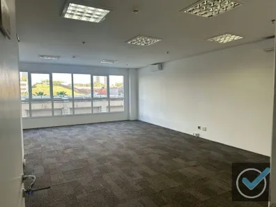 Sala Comercial para alugar, 56m² no Sítio Tamboré Alphaville, Barueri