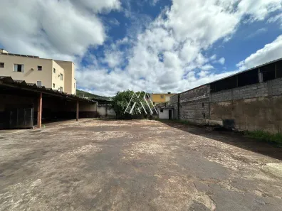 Galpão/Depósito/Armazém para alugar, 800m² no Centro, Itaúna