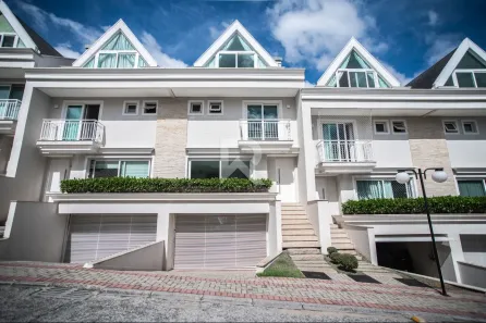 Casa com 3 Quartos à venda, 253m² no Santo Inácio, Curitiba