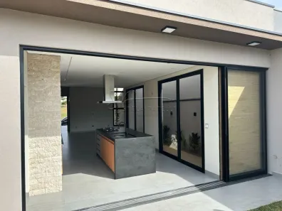 Casa de Condomínio com 3 Quartos à venda, 150m² no , Cravinhos
