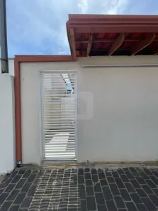 Casa com 2 Quartos para alugar, 50m² no Bosque, Araguari