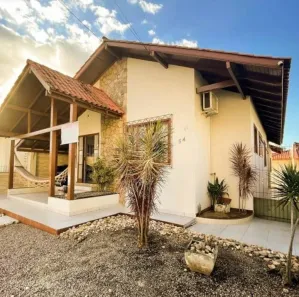 Casa com 3 Quartos à venda, 24m² no Centro, Palhoça