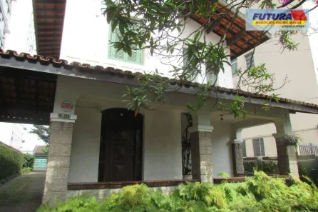 Sobrado com 5 Quartos à venda, 388m² no Itararé, São Vicente