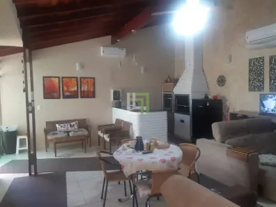 Casa com 3 Quartos à venda, 210m² no Tulipas, Jundiaí