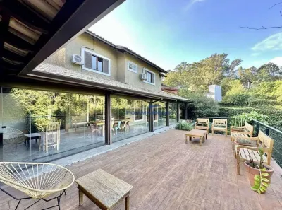 Casa de Condomínio com 3 Quartos para alugar, 355m² no Chácara dos Lagos, Carapicuíba