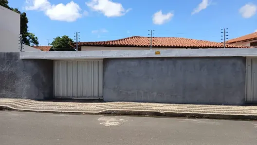 Casa com 4 Quartos para alugar, 320m² no Fátima, Teresina