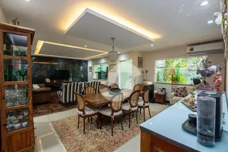 Casa de Condomínio com 4 Quartos à venda, 240m² no Charitas, Niterói