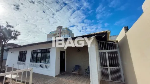 Casa com 3 Quartos para alugar, 220m² no Trindade, Florianópolis