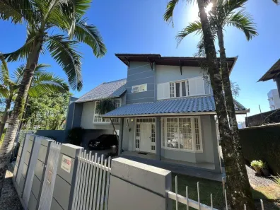 Casa com 4 Quartos à venda, 314m² no Costa e Silva, Joinville