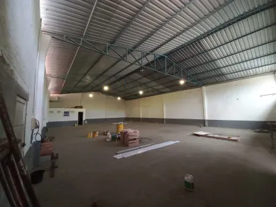 Galpão/Depósito/Armazém com 2 Quartos para alugar, 720m² no Novo Cavaleiro, Macaé