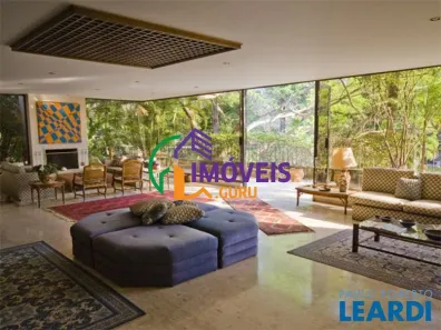 Casa com 5 Quartos para venda ou aluguel, 1345m² no Jardim Leonor, São Paulo