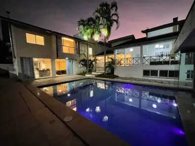 Casa de Condomínio com 4 Quartos para alugar, 615m² no Manguinhos, Serra