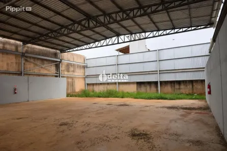 Ponto Comercial para alugar, 500m² no Alto Umuarama, Uberlândia