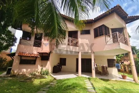 Casa com 5 Quartos à venda, 234m² no Guararapes, Fortaleza