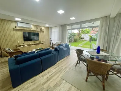 Casa com 3 Quartos à venda, 250m² no , Bombinhas