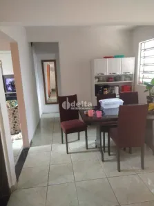 Casa com 5 Quartos à venda, 170m² no Luizote de Freitas, Uberlândia