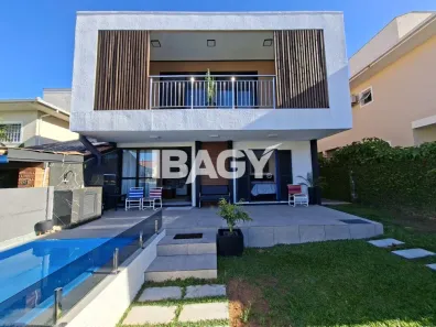 Casa com 3 Quartos para alugar, 200m² no Campeche, Florianópolis