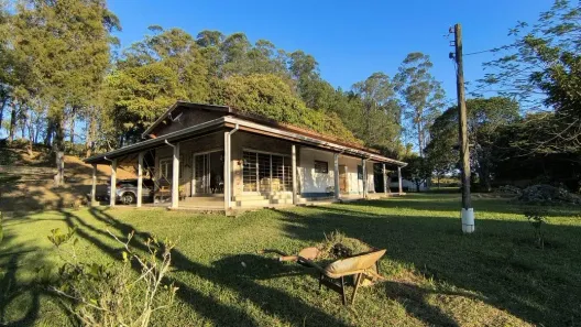 Fazenda/Sítio com 3 Quartos à venda, 130m² no Vila Velha, Caçapava